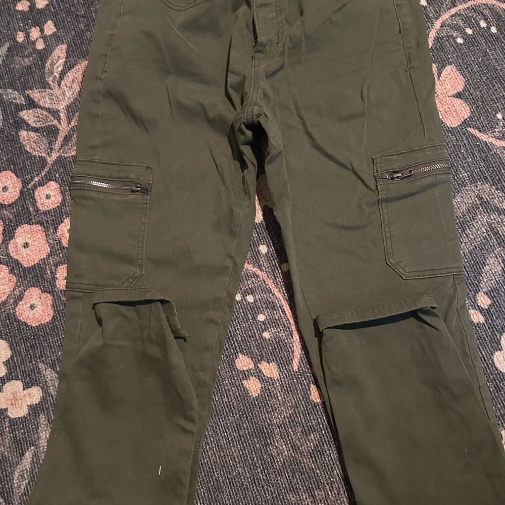 Green Skinny Jeans with Sleek Fit